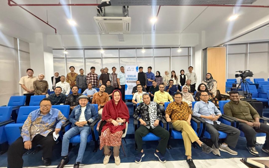 Sekolah Demokrasi: Mencegah Keruntuhan Institusi dan Membangun Kembali Demokrasi